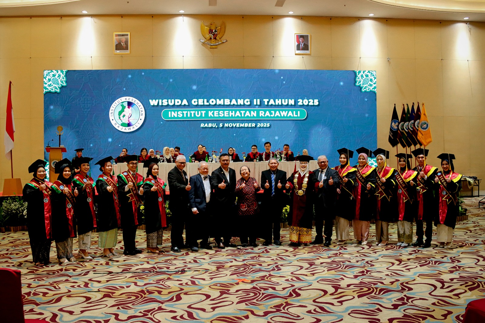 Wisuda Institut Kesehatan Rajawali Gelombang II Tahun 2025: Lahirkan 911 Tenaga Kesehatan Profesional